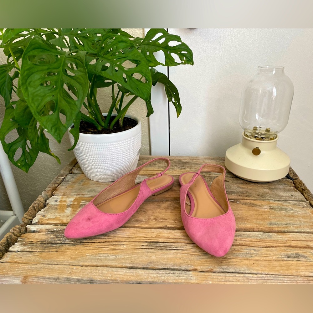 Old navy size 8 sling back flat pointed toe sandal